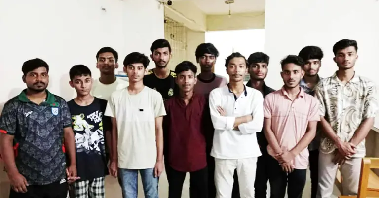 কিশোর গ্যাং সন্দেহে আটককৃতদের একাংশ